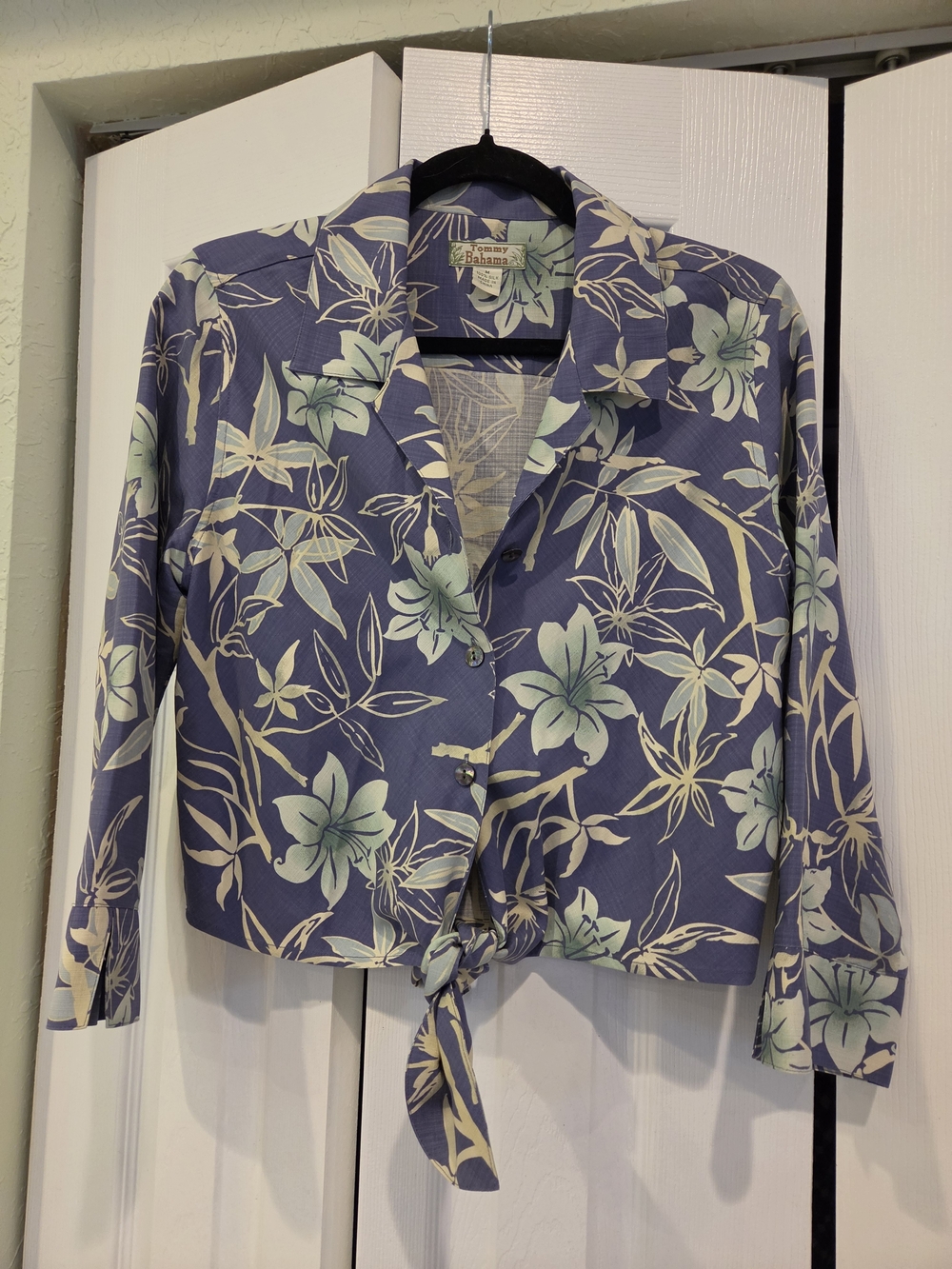 Tommy Bahama Cropped Tie-Front Floral Button-Up -100% Silk Lavender & Mint